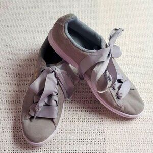 Puma Basket Heart Silver Blue Suede Sz. 10 Soft Foam Silk Tie Sneakers
